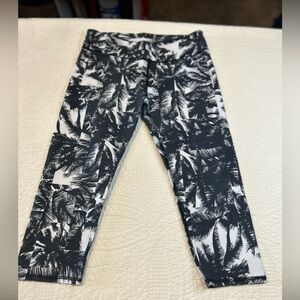 Fabletics Black and White Palm Tree Athletic Workout Leggings. Size Large